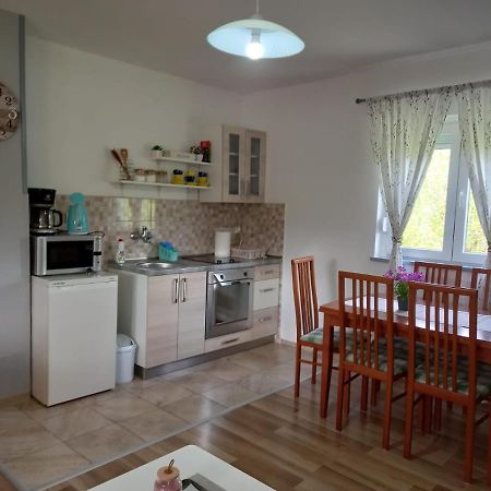 Apartment Rosie Смолянац Екстериор снимка