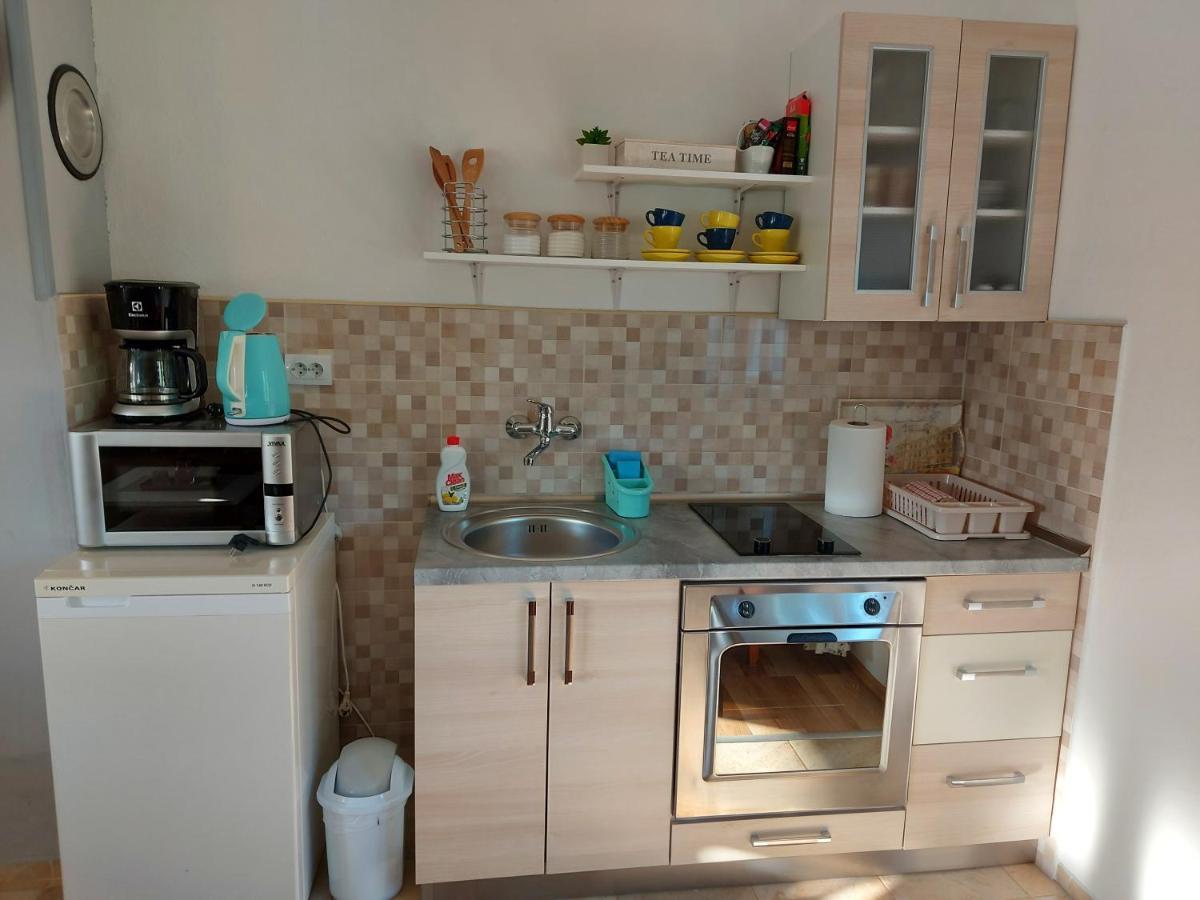Apartment Rosie Смолянац Екстериор снимка